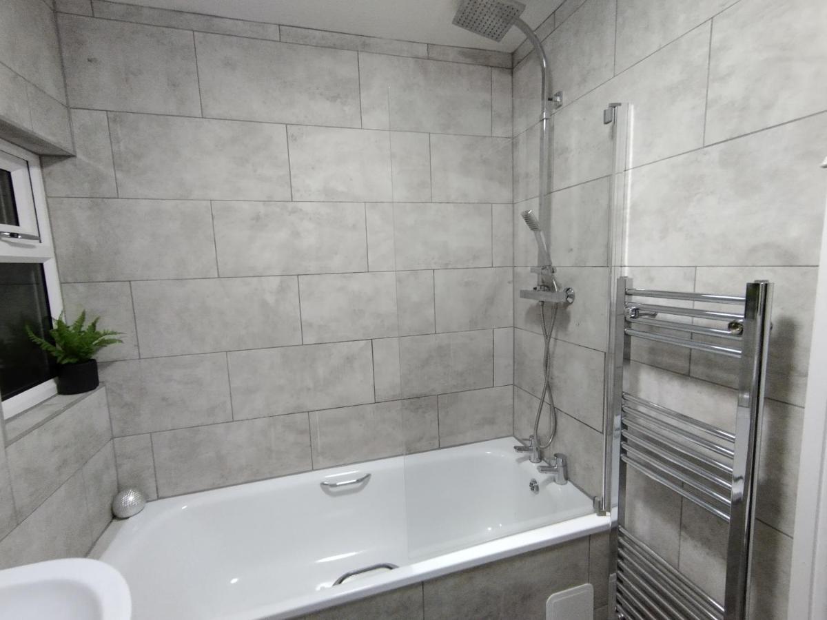 Queens Holiday Apartment Pembroke Dock Ngoại thất bức ảnh