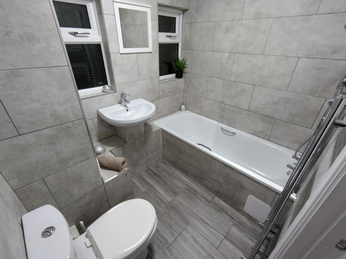 Queens Holiday Apartment Pembroke Dock Ngoại thất bức ảnh